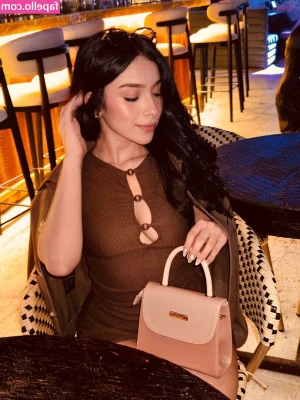 victoria_watsson [ victoria-watsson ] - Stop looking at me, come near to me!