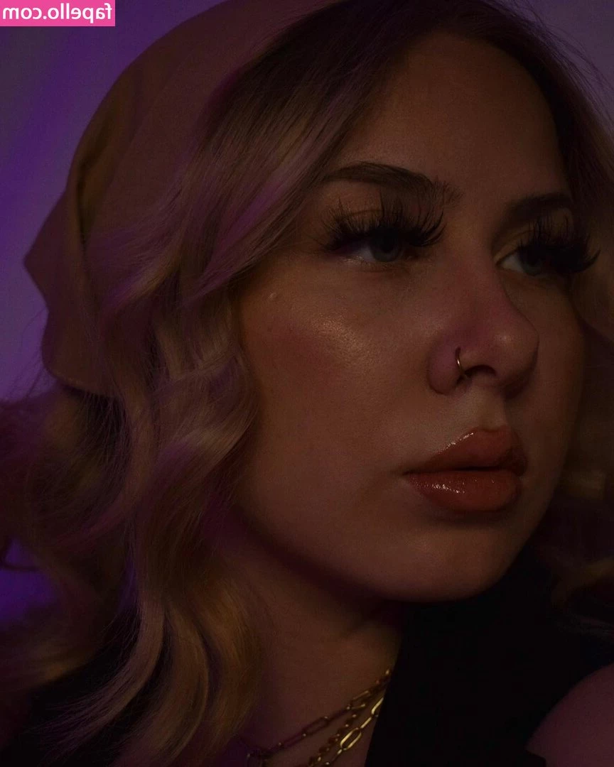 Stefanie - Wanna play around with more underwater lights