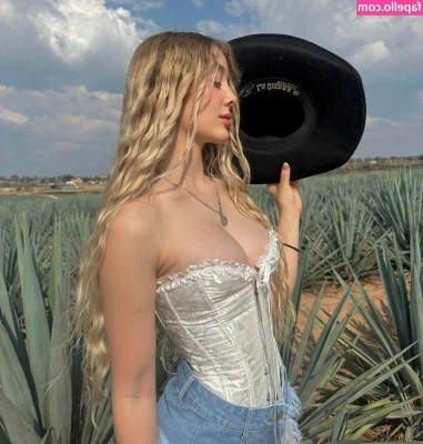 Emegeee - First pics of my road trip to Florida 🥰