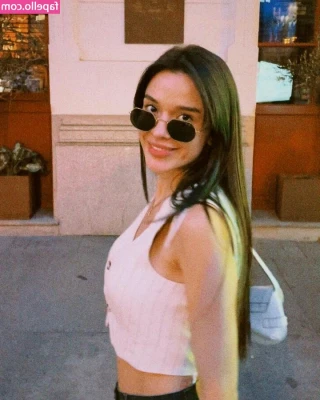 janadeoliveira_ [ janadeoliveira ] - بدي حطو بينهم 💦 I need your cock between them