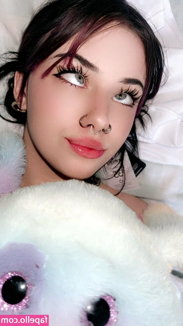 Siamayll - Big Sexy tits are best shared... don't you agree?