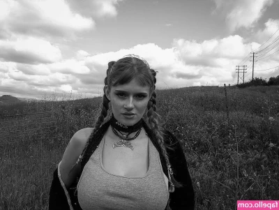 Hannah McCloud [ hannah-mccloud ] - I know I'm on your mind.. come say Hi!