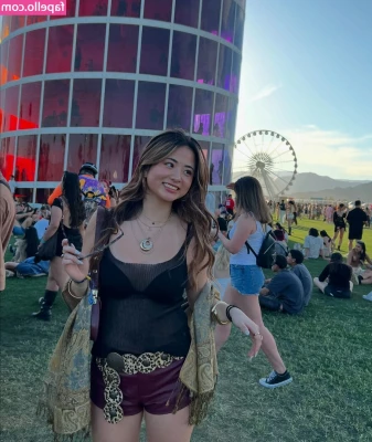 Rachel Huh [ rachel-huh ] - Watch me make my little pussy purr for you, daddy 🥵🐱  Check