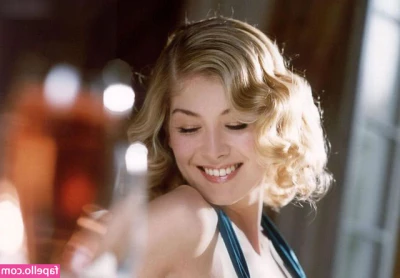 Rosamund Pike [ rosamund-pike ] - Don't you think these humps are perfect for Hump Day?🥵
