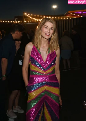 Rosamund Pike [ rosamund-pike ] - please like every post if you have an already     just a friendly