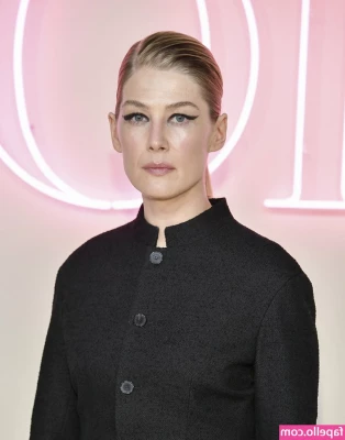 Rosamund Pike [ rosamund-pike ] - On on