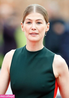 Rosamund Pike [ rosamund-pike ] - MICRO BIKINI MASTUBATION - 5 42 Minute Long Video  Wearing the