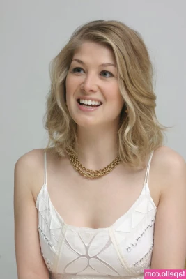 Rosamund Pike [ rosamund-pike ] - Someone s Dad using my mouth