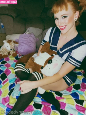 sunnybabe22 - Who would jerk off on my chest?