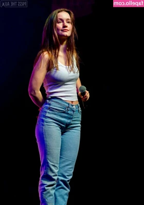 Sigrid Raabe [ sigrid-raabe ] - Come sit next to me.... While I crush you 🔥😜❤️