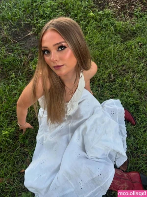 Sophie Grace [ sophie-grace ] - What do you think about my boobs? 😋