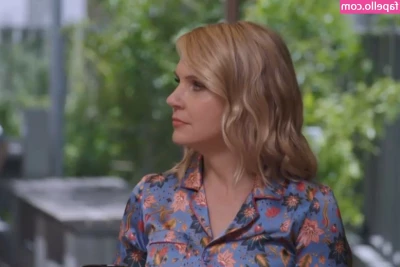 Rhea Seehorn [ rhea-seehorn ] - I have had some new followers keen on feet   and wanting to help you