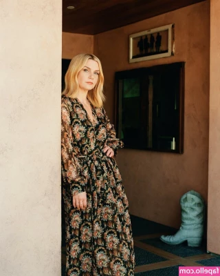Rhea Seehorn [ rhea-seehorn ] - I love the way I look back at it