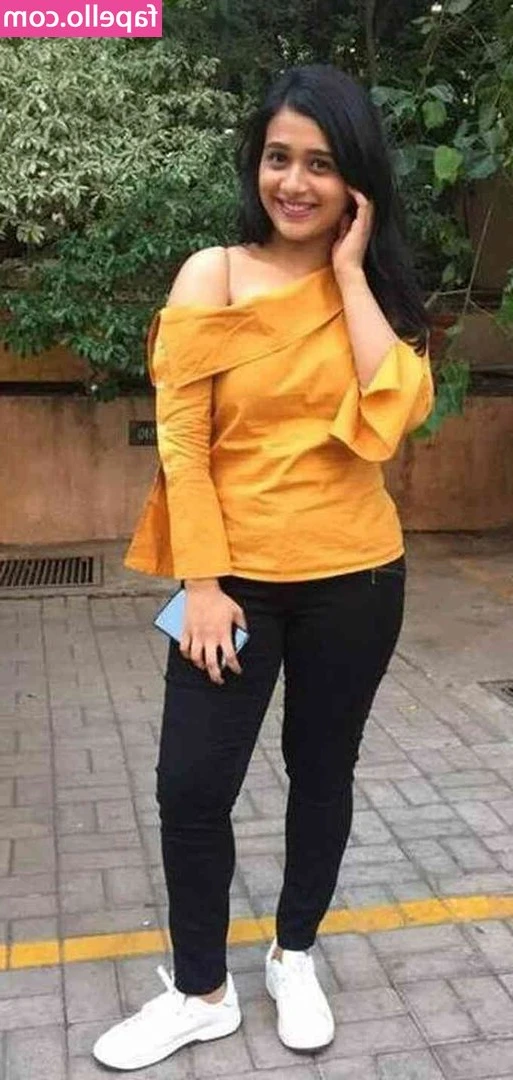Radhika Muthukumar [ radhika-muthukumar ] - Does this outfit make you hard 💕