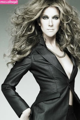 Céline Dion [ celine-dion ] - Does my ass look better with or without panties?😉