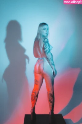 dariamilk - Hump day comes early here! Sadly the live stream needed to postponed!