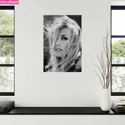 Sharon Tate [ sharon-tate ] - sunny day on my back patio ☀️💗