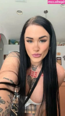 Aaryn.MJ [ aaryn-mj-1 ] - Good morning Sunshine! Some sexy threeway content to start your day
