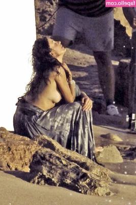 Cameron Diaz [ cameron-diaz ] - Merry Sonja  I ve eaten wwaayy too much food on my vacation  I m
