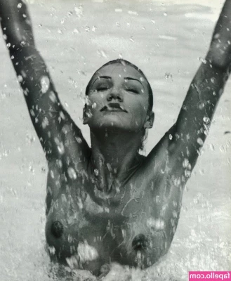 Cameron Diaz [ cameron-diaz ] - Hello baby