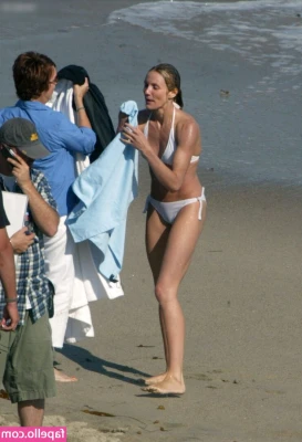 Cameron Diaz [ cameron-diaz ] - Is it just me or can you see my dick through this glass? 😜👀