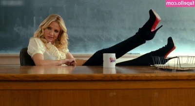 Cameron Diaz [ cameron-diaz ] - Queue the giant fan