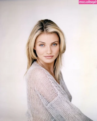 Cameron Diaz [ cameron-diaz ] - Happy Winter Solstice Babe ❄ I'm Bringing It In 𝑯𝑶𝑻 With A