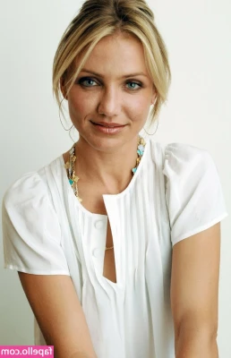 Cameron Diaz [ cameron-diaz ] - 2 hand touch anybody?
