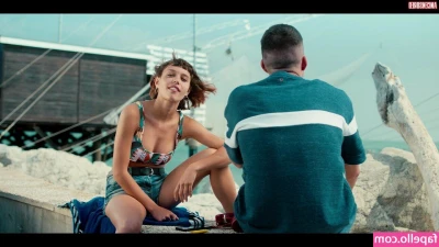 Amanda Campana [ amanda-campana ] - You might be curious to check dm for a rare view :)