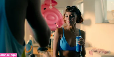 Amanda Campana [ amanda-campana ] - Trying to convince you to stay with me in the bed all day long