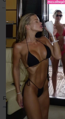 Gubernatar Natalie Gubner [ gubernatar-natalie-gubner ] - Good times and tan lines