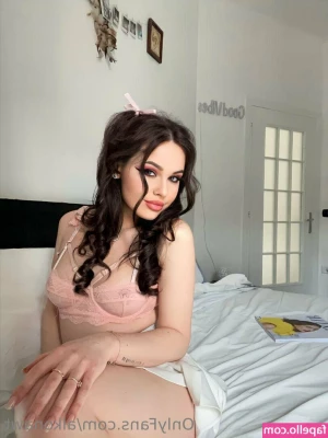 Alkonawt - Here a little sneak peek from my video twerking without panties   if