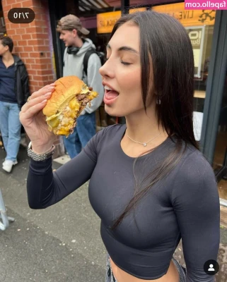 Sara Maughan [ sara-maughan ] - Whats your favorite kind of halloween costume?