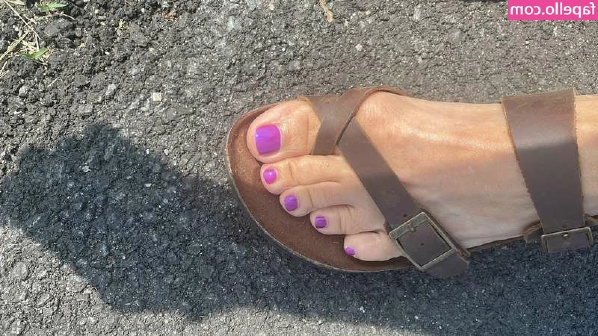 Trisha Moody [ trisha-moody ] - white toes 🤪🥰
