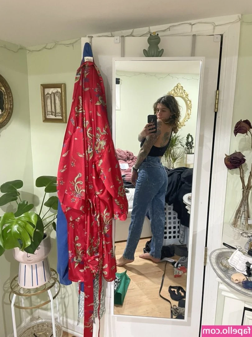 emmmy - Anyone down for a titty fuck?