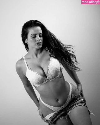 Vanessa Gemmellaro [ vanessa-gemmellaro-1 ] - Perfection