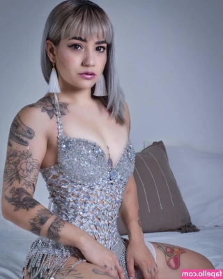 Haruki Muracallme [ haruki-muracallme ] - What’s the best part of a females body for u ?
