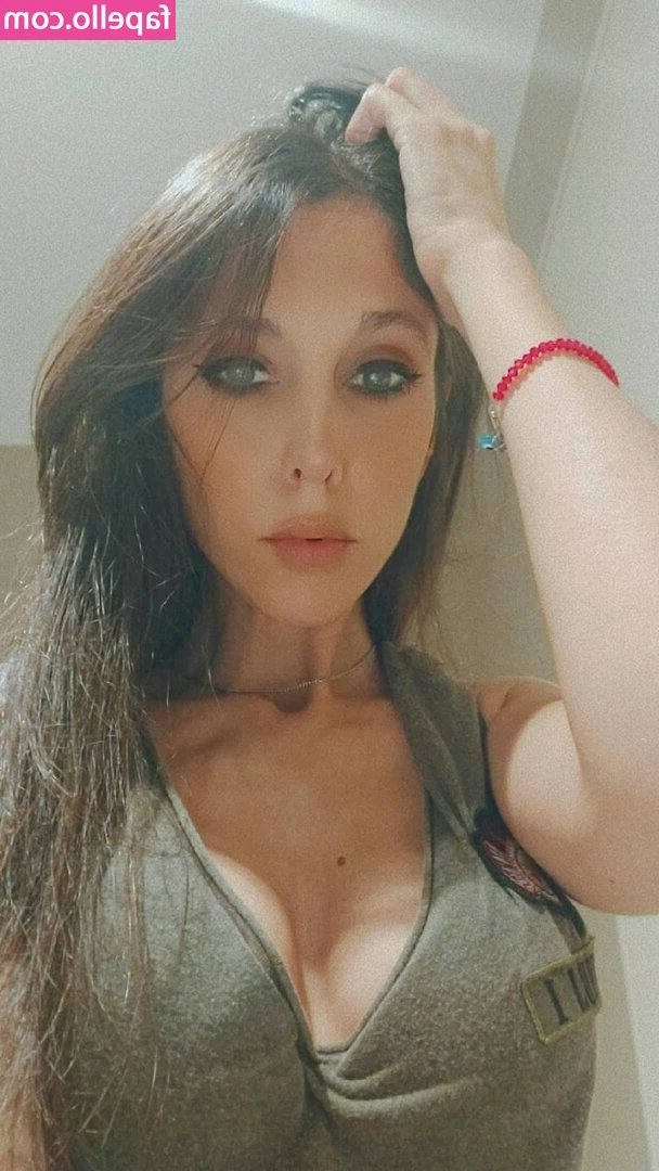 Daniela Fortinera [ daniela-fortinera ] - A smile a day keeps the bullshit away 🙏🏻