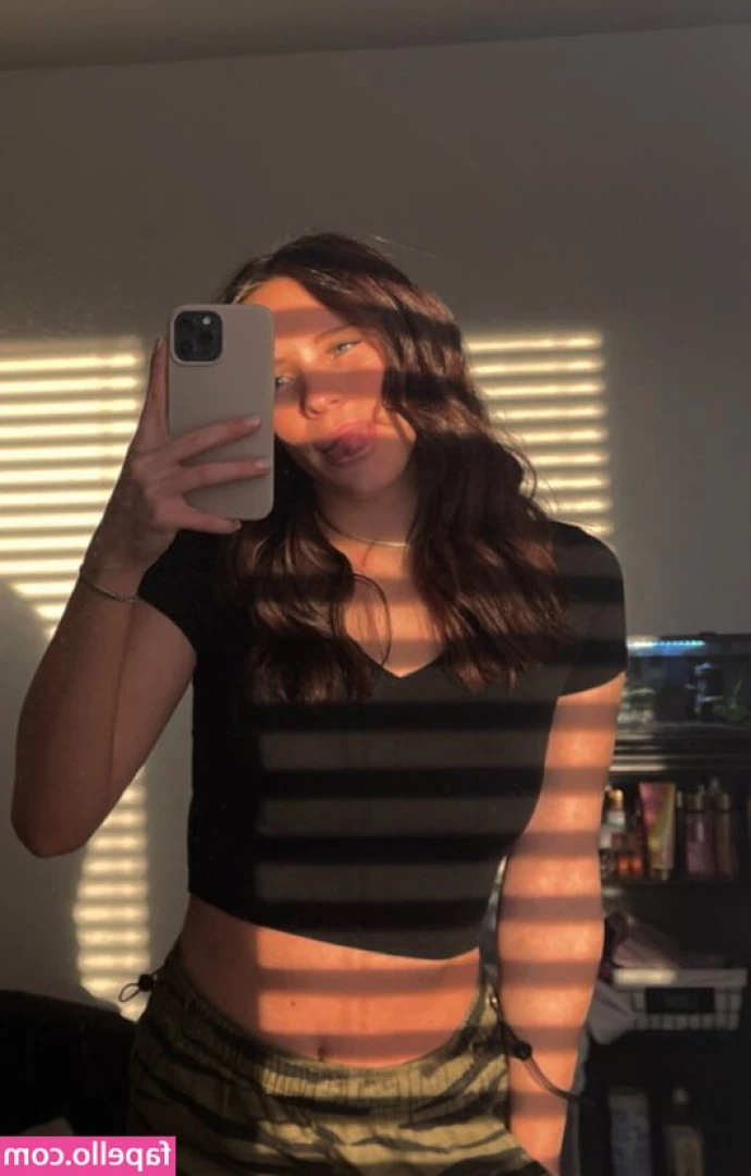 emmiejohnson - Kinda love my ass in these leggings 🍑