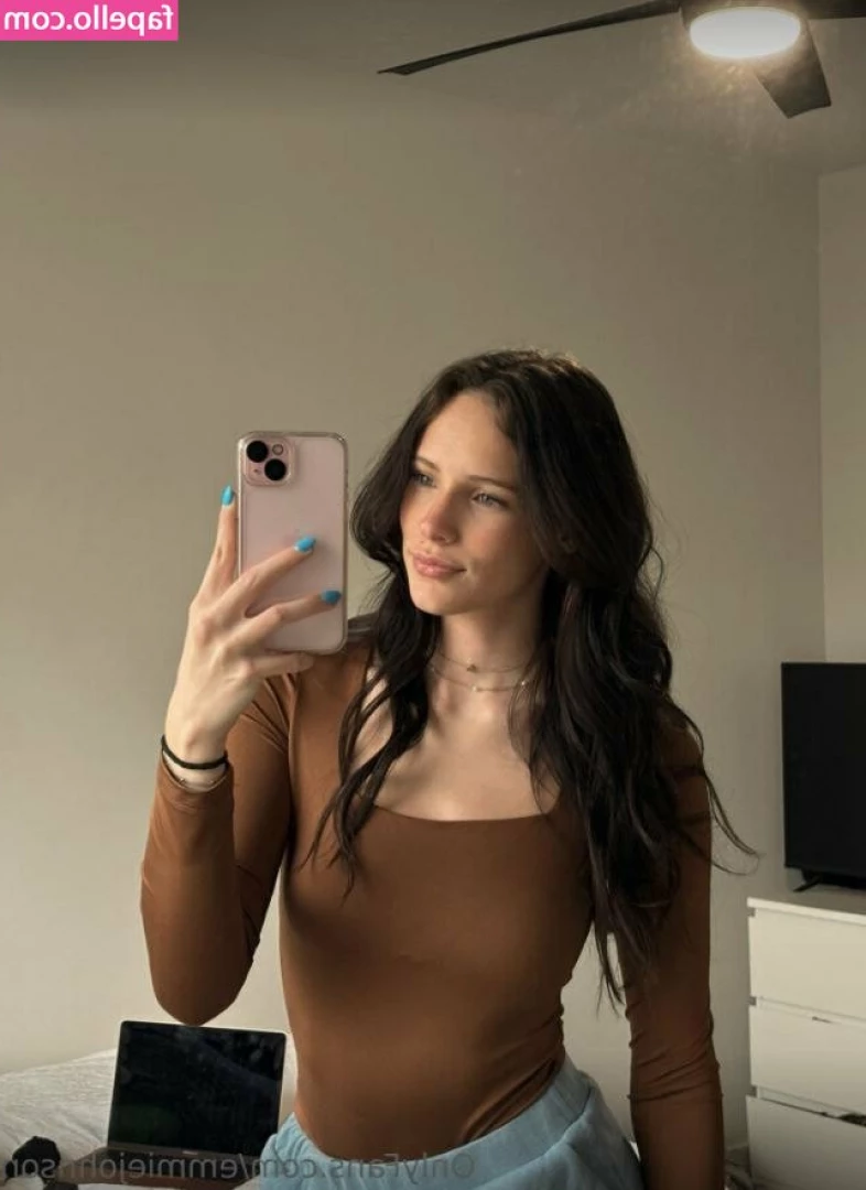 emmiejohnson - VIDEO: My new favorite outfit!!!! its so freaking cute!!!!