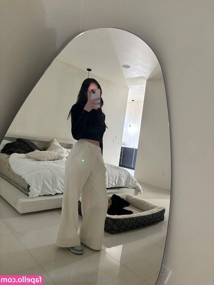 emmiejohnson - A cor verde combinou comigo      Did the green color suit me      Me
