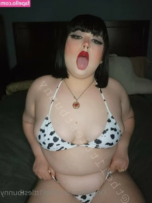 thel1ttlestbunny - if you’re a whiteboi that likes watching girls take bbc , tip