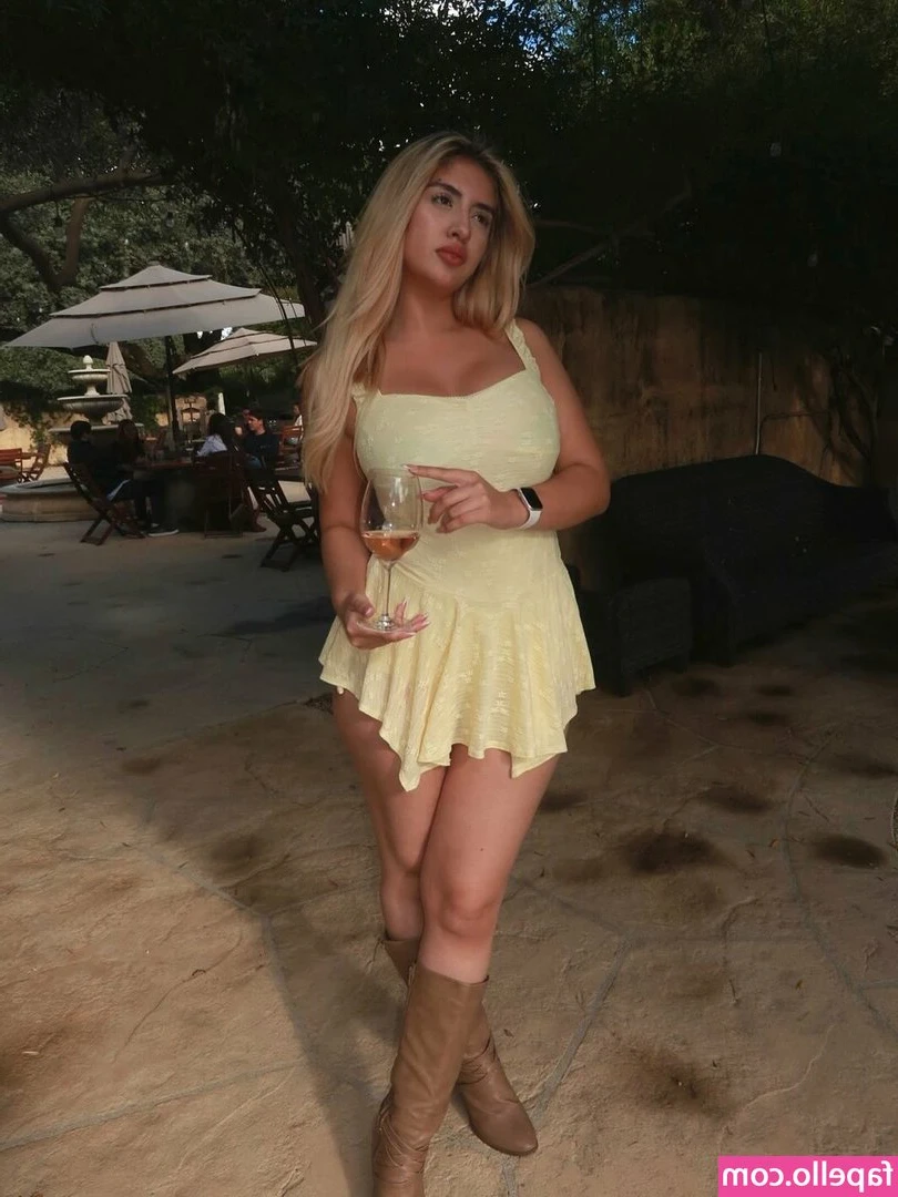 Marcela Zepeda [ marcela-zepeda ] - Merry Christmas, babes!  My gift to you this year is this super