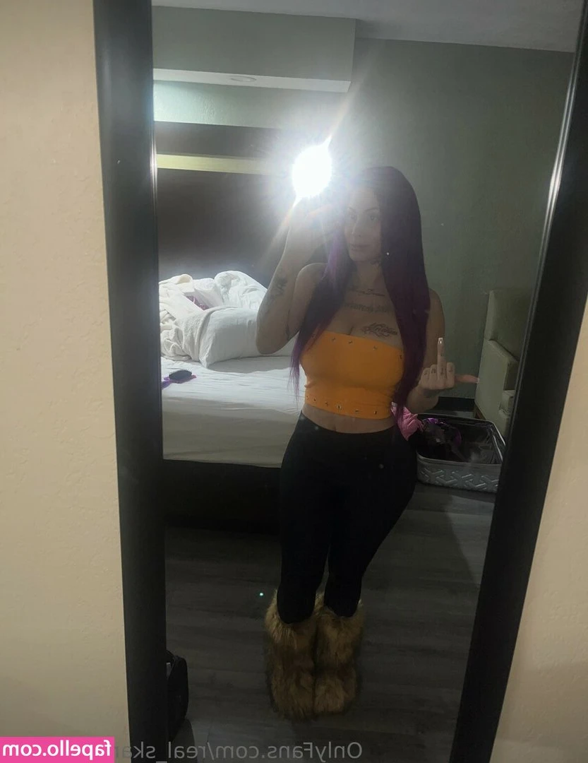 Skarlette Nikole [ skarlette-nikole ] - Suns out boobs are out! Now selling customs 50% price only this week!