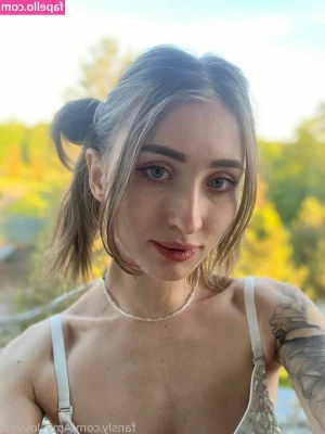 Amy_lovvee [ amy-lovvee ] - Hey guys  Life has been  rough   I haven t been feeling great and