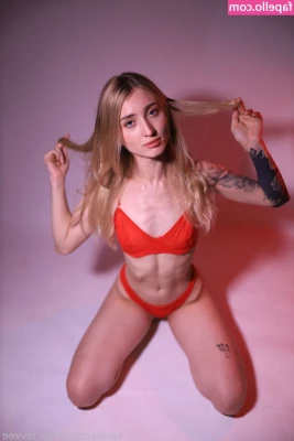 Amy_lovvee [ amy-lovvee ] - Don't you want to crawl into this bed with me?