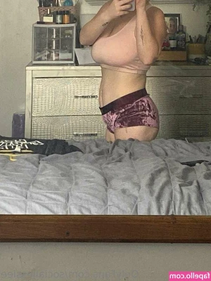 Social Jessie [ social-jessie ] - Relaxing in bed while draining slaves
