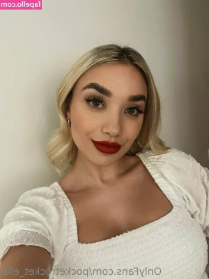 pocketrocket_ella [ pocketrocket-ella ] - Feeling a little Gothy