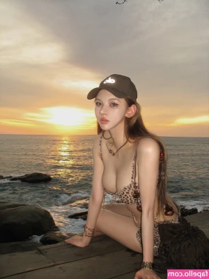 _xixiyx_ [ xixiyx ] - Is it bikini weather yet?  I wanna be walking around like this again