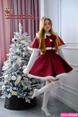 Xzwwass - This is what sleepovers are for… sharing an 18 inch dildo with my